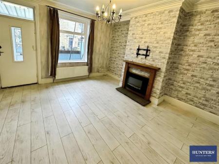 3 bedroom End of terrace house for sale in Diamond Terrace, Halifax, HX1 5RY