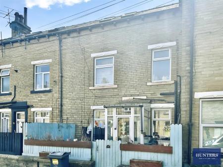 3 bedroom End of terrace house for sale in Diamond Terrace, Halifax, HX1 5RY