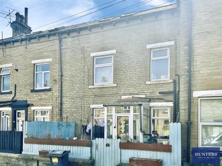 3 bedroom End of terrace house for sale in Diamond Terrace, Halifax, HX1 5RY