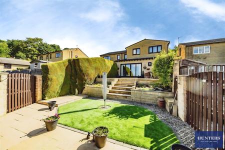 3 bedroom Semi-detached house for sale in Roselee Close Siddal, Halifax, HX3 9BT
