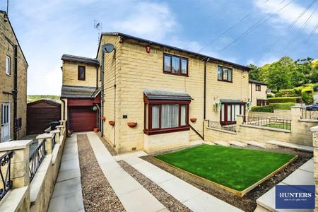 3 bedroom Semi-detached house for sale in Roselee Close Siddal, Halifax, HX3 9BT