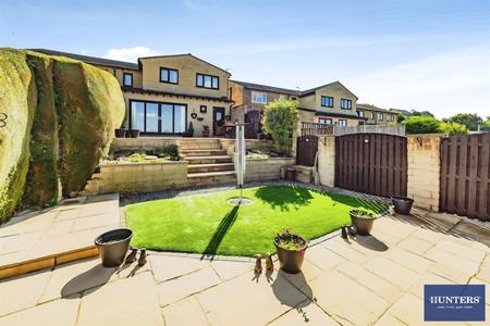 3 bedroom Semi-detached house for sale in Roselee Close Siddal, Halifax, HX3 9BT