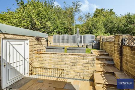 3 bedroom House for sale in Heathy Lane Halifax, HX2 9UN