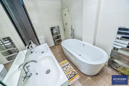 3 bedroom House for sale in Heathy Lane Halifax, HX2 9UN