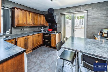 3 bedroom House for sale in Heathy Lane Halifax, HX2 9UN