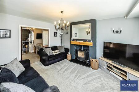 3 bedroom House for sale in Heathy Lane Halifax, HX2 9UN