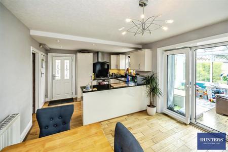 3 bedroom House for sale in Newlands View Halifax, HX3 7HT