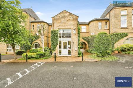 2 bedroom Apartment for sale in McCrea Apartments, Emily Way, Halifax, HX1 2NS