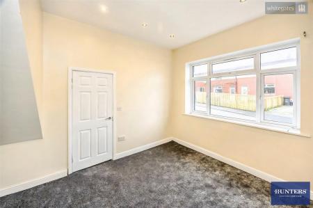 2 bedroom End of terrace house for sale in Wheatley Lane, Lee Mount, Halifax