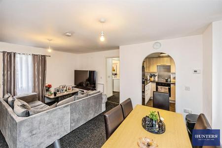 2 bedroom House for sale in Worsted Close Halifax, HX1 4RS