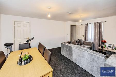 2 bedroom House for sale in Worsted Close Halifax, HX1 4RS