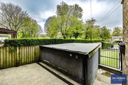 3 bedroom Terraced House for sale in Brickfield Lane Halifax, HX2 9AU