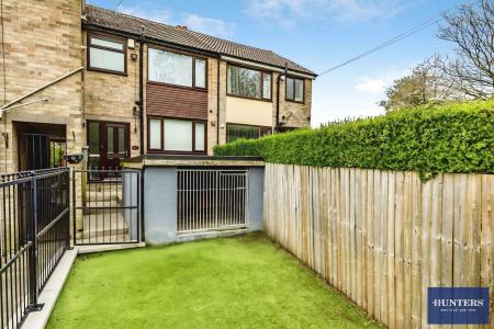 3 bedroom Terraced House for sale in Brickfield Lane Halifax, HX2 9AU