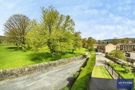 3 bedroom Terraced House for sale in Brickfield Lane Halifax, HX2 9AU