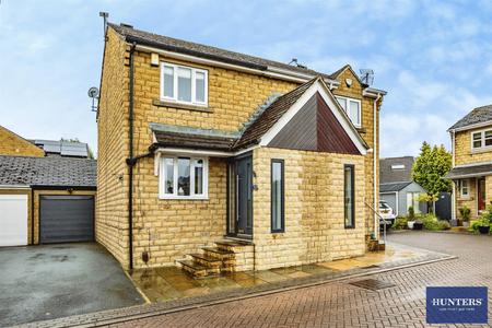 2 bedroom House for sale in Oliver Meadows Elland, HX5 9HA
