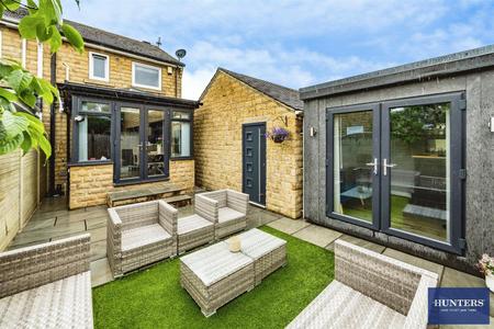 2 bedroom House for sale in Oliver Meadows Elland, HX5 9HA