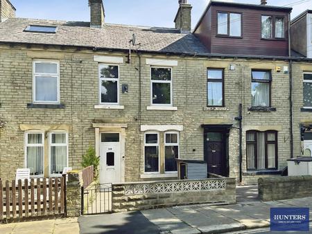3 bedroom Terraced House to let in Lee Mount Road, Halifax, HX3