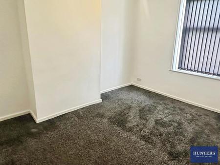 3 bedroom Terraced House to let in Lee Mount Road, Halifax, HX3