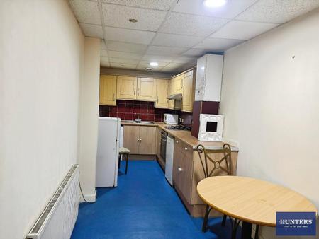 2 bedroom Flat to let in Queens Court, Bull Close Lane, Halifax, HX1