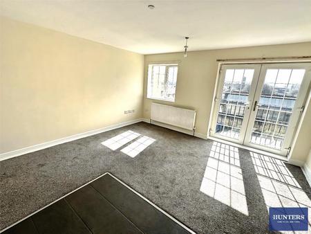 3 bedroom Terraced House to let in Carrholme Court, Halifax, HX1