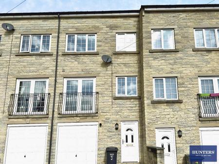 3 bedroom Terraced House to let in Carrholme Court, Halifax, HX1