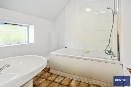 2 bedroom Flat for sale in Olivia Court, Chester Road Boothtown, Halifax, HX3 6LN