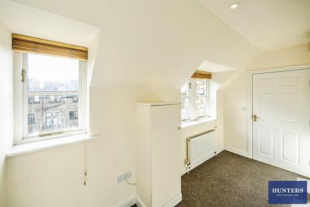 2 bedroom Flat for sale in Olivia Court, Chester Road Boothtown, Halifax, HX3 6LN