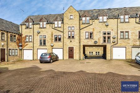 2 bedroom Flat for sale in Olivia Court, Chester Road Boothtown, Halifax, HX3 6LN