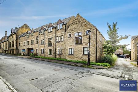2 bedroom Flat for sale in Olivia Court, Chester Road Boothtown, Halifax, HX3 6LN