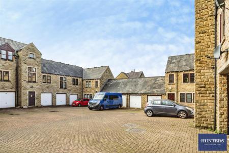 2 bedroom Flat for sale in Olivia Court, Chester Road Boothtown, Halifax, HX3 6LN