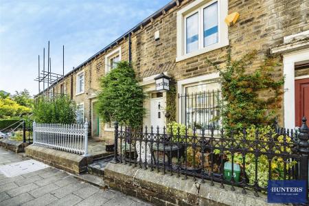 2 bedroom Terraced House for sale in King Cross Road, Halifax, HX1 3LN