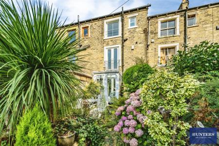2 bedroom Terraced House for sale in King Cross Road, Halifax, HX1 3LN