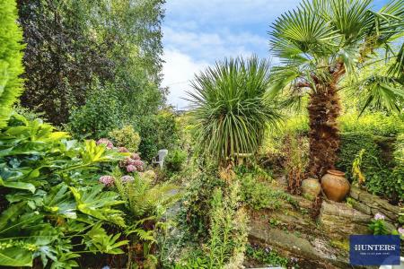 2 bedroom Terraced House for sale in King Cross Road, Halifax, HX1 3LN