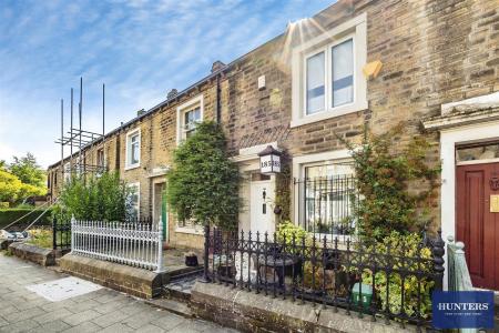 2 bedroom Terraced House for sale in King Cross Road, Halifax, HX1 3LN