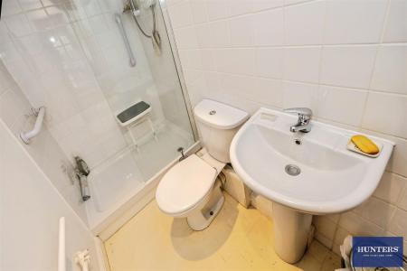 2 bedroom Terraced House for sale in King Cross Road, Halifax, HX1 3LN