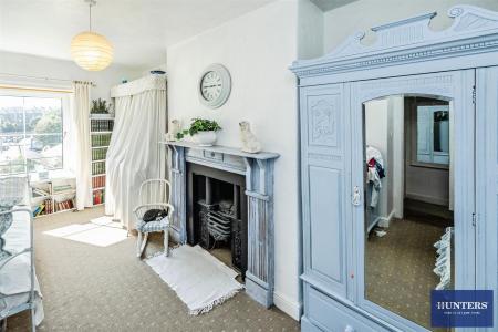 2 bedroom Terraced House for sale in King Cross Road, Halifax, HX1 3LN
