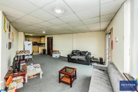 2 bedroom Flat to let in Queens Court, Bull Close Lane, Halifax, HX1