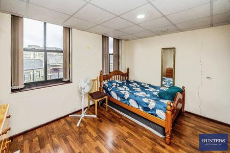 2 bedroom Flat to let in Queens Court, Bull Close Lane, Halifax, HX1