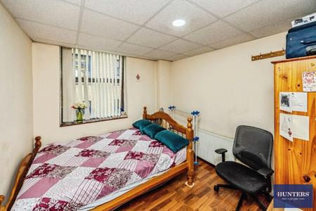 2 bedroom Flat to let in Queens Court, Bull Close Lane, Halifax, HX1