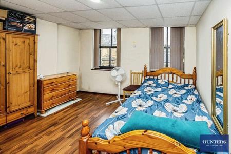 2 bedroom Flat to let in Queens Court, Bull Close Lane, Halifax, HX1