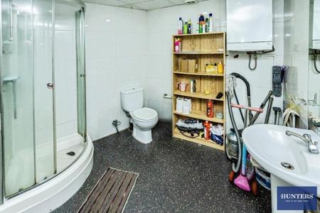 2 bedroom Flat to let in Queens Court, Bull Close Lane, Halifax, HX1