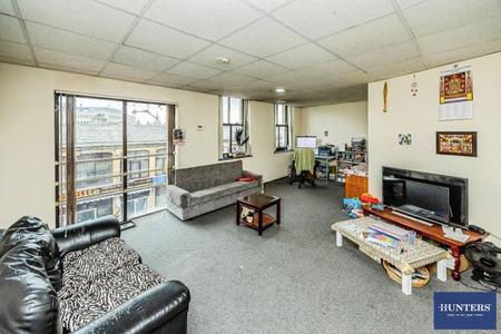 2 bedroom Flat to let in Queens Court, Bull Close Lane, Halifax, HX1