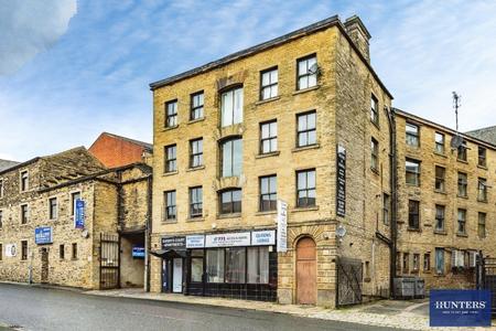 2 bedroom Flat to let in Queens Court, Bull Close Lane, Halifax, HX1