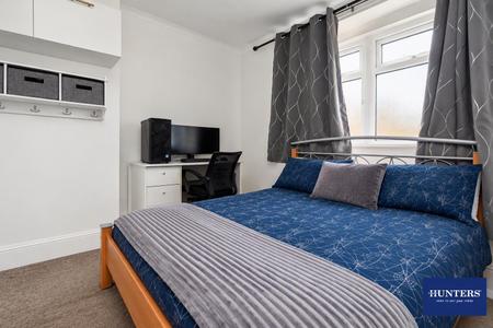 2 bedroom Terraced House for sale in Campbell Street, Queensbury, BD13 1AL