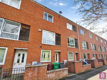 Lauderdale Crescent, Manchester, Greater Manchester, Grove Village, M13