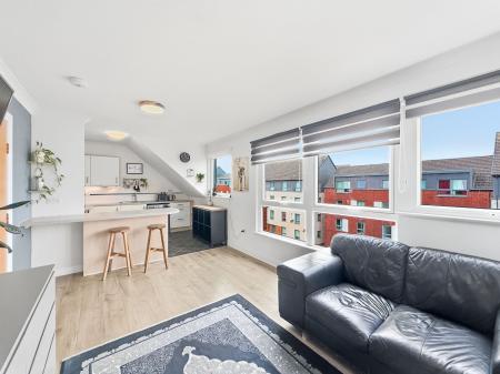 14/7 Ferry Gait Crescent, Silverknowes, Edinburgh, EH4
