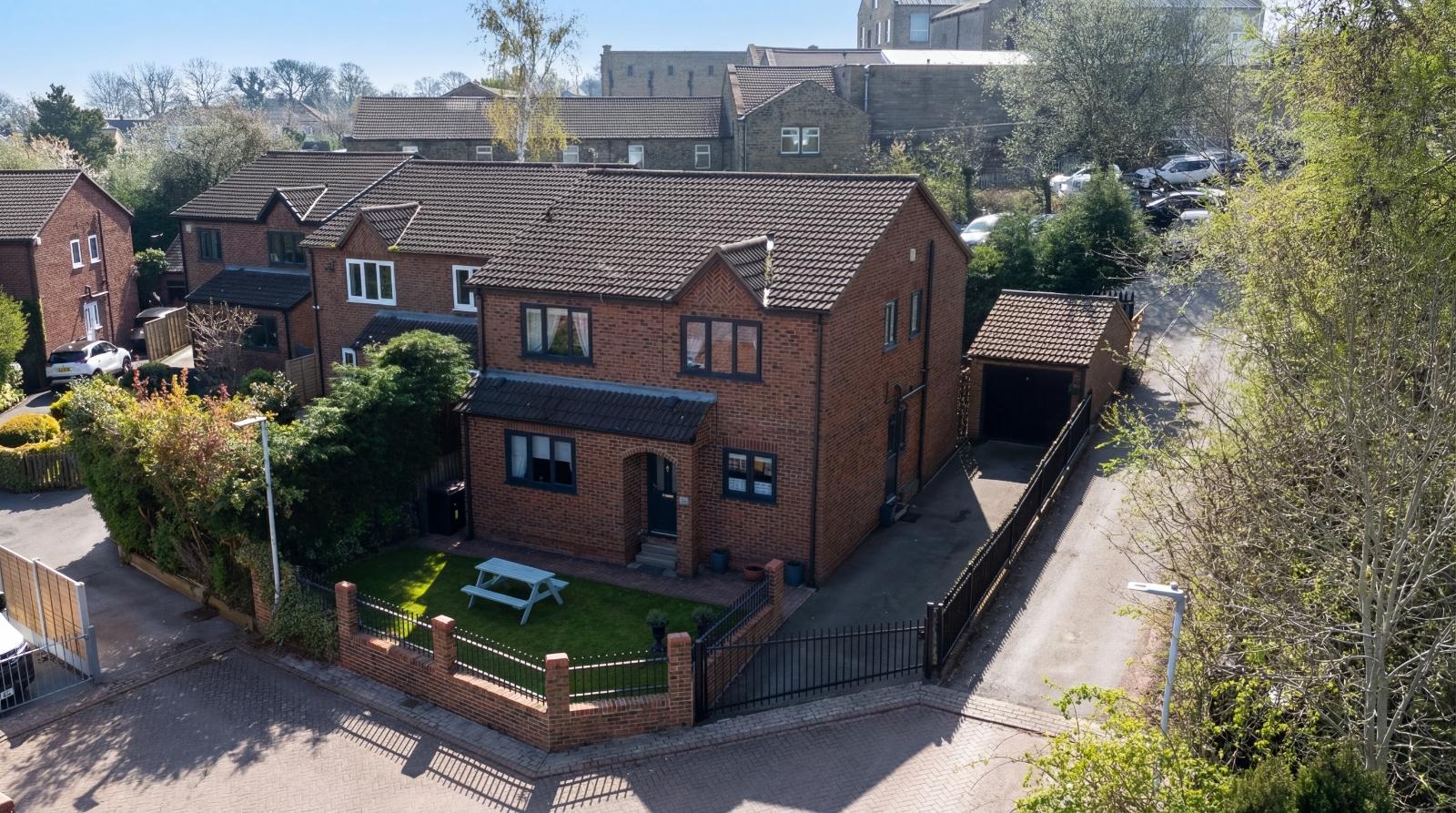 Hollin Park Court, Calverley, Pudsey, West Yorkshire, LS28