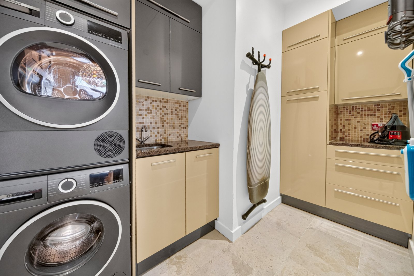 Woodleigh Hall View, Woodlands Drive, Rawdon, Leeds, LS19