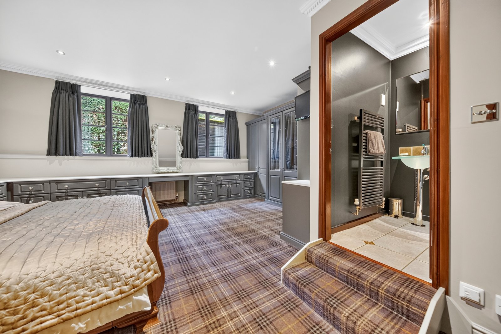 Woodleigh Hall View, Woodlands Drive, Rawdon, Leeds, LS19