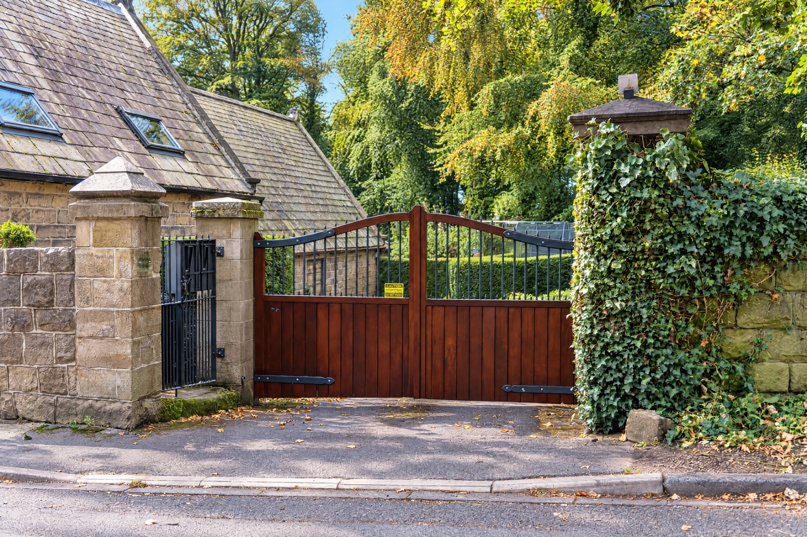 Woodleigh Hall View, Woodlands Drive, Rawdon, Leeds, LS19